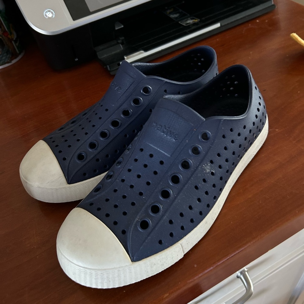 Womens size 6 (or kids 4.5) navy blue natives
